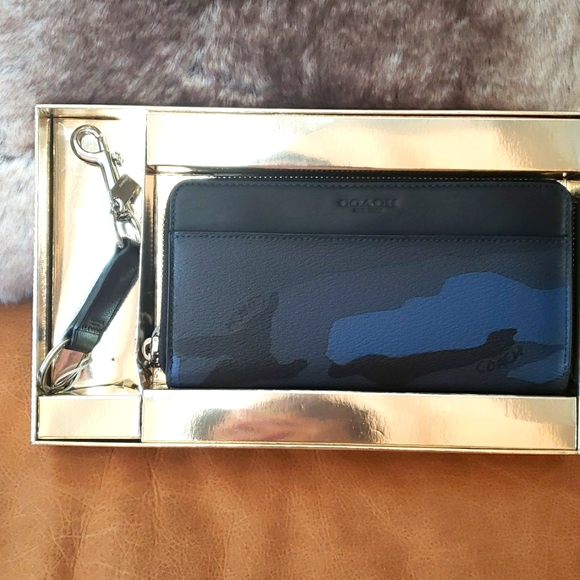 Coach boxed accordion camo - Picture 3 of 8